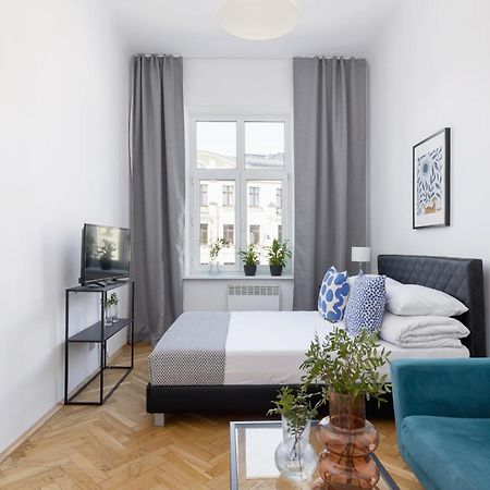 1-Bedroom Apartment - 65 Dluga Street كراكوفيا المظهر الخارجي الصورة