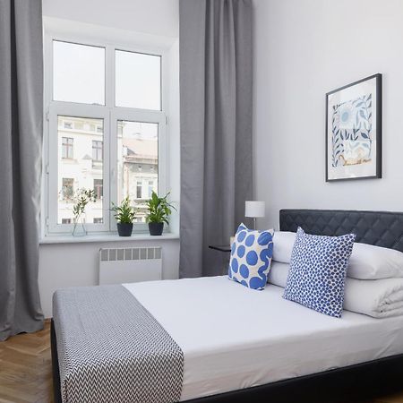 1-Bedroom Apartment - 65 Dluga Street كراكوفيا المظهر الخارجي الصورة