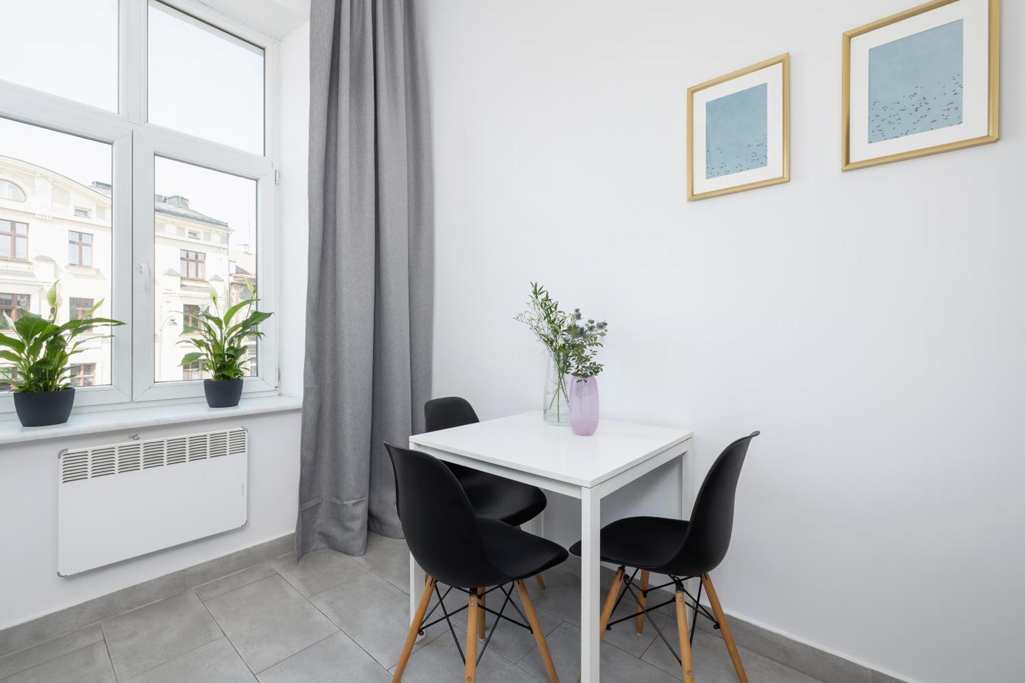 1-Bedroom Apartment - 65 Dluga Street كراكوفيا المظهر الخارجي الصورة