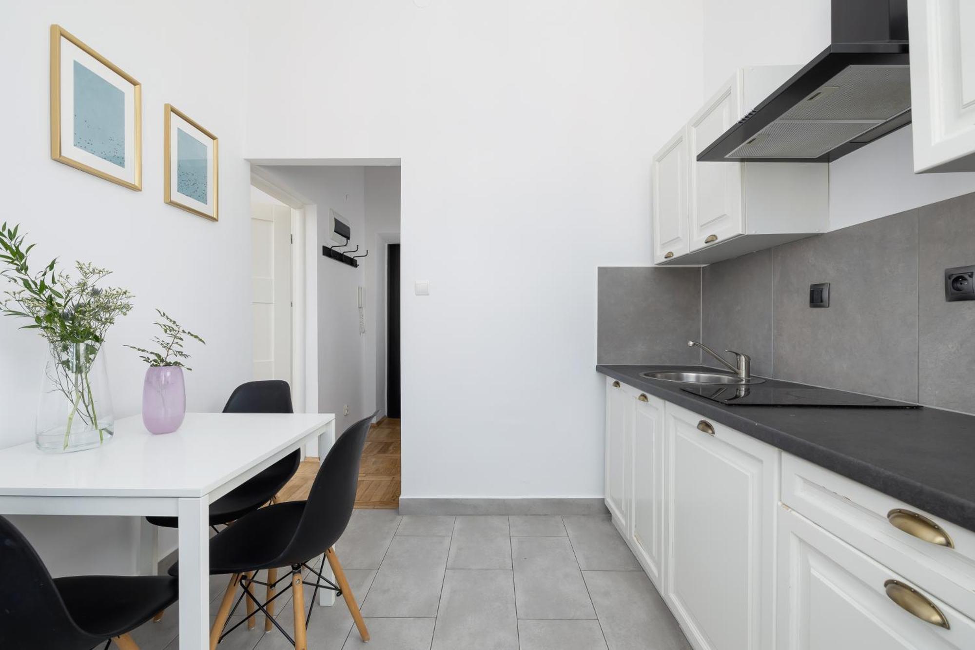 1-Bedroom Apartment - 65 Dluga Street كراكوفيا المظهر الخارجي الصورة