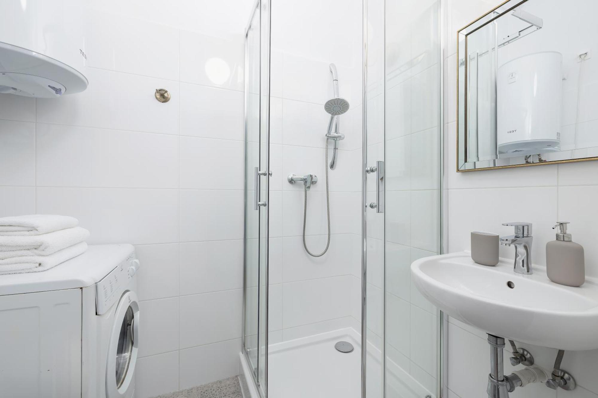 1-Bedroom Apartment - 65 Dluga Street كراكوفيا المظهر الخارجي الصورة