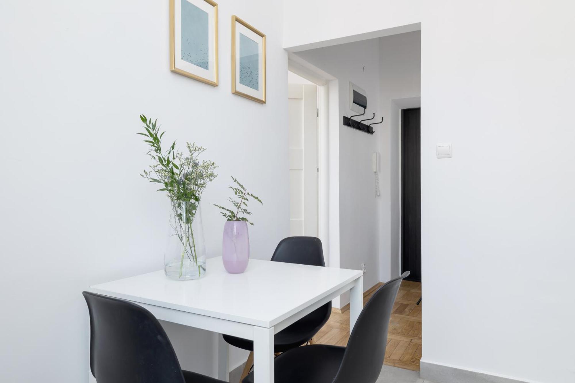 1-Bedroom Apartment - 65 Dluga Street كراكوفيا المظهر الخارجي الصورة